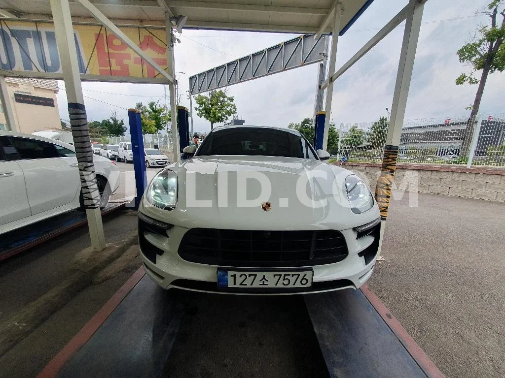 2017 Porsche Macan GTS - Photo 1