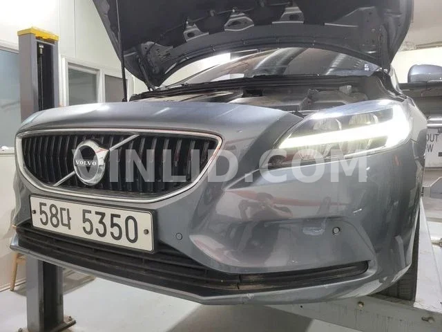 2017 Volvo V40 - Photo 1