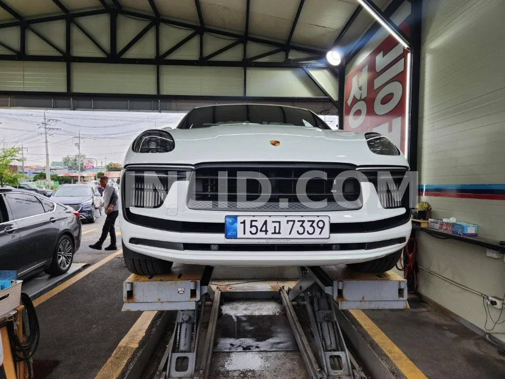 2022 Porsche Macan S - Photo 1