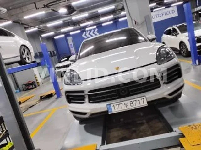 2022 Porsche Cayenne - Photo 1