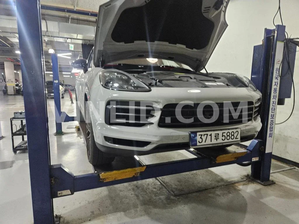 2023 Porsche Cayenne - Photo 1