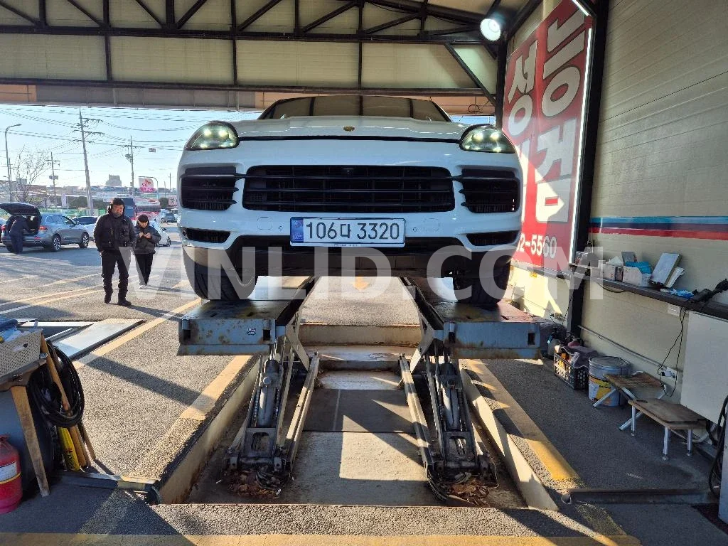 2021 Porsche Cayenne COUPE (5 Seater ) - Photo 1