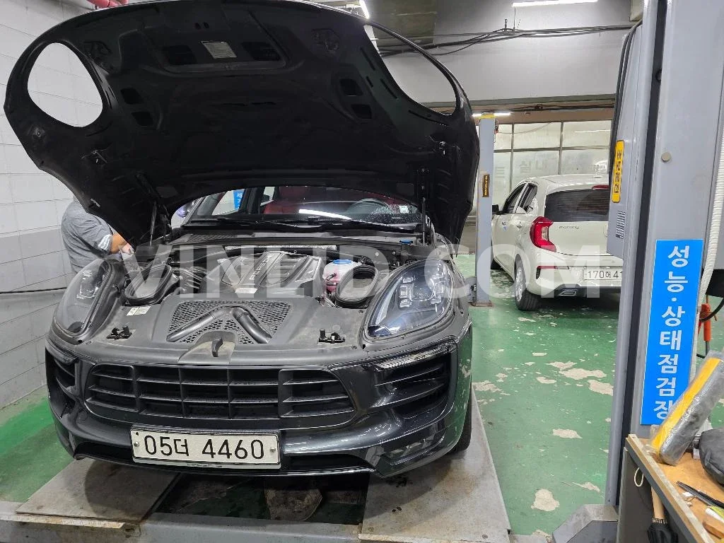 2018 Porsche Macan GTS - Photo 1