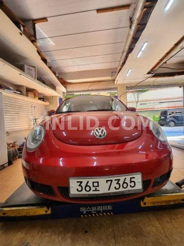 2011 Volkswagen Beatle - Photo 1