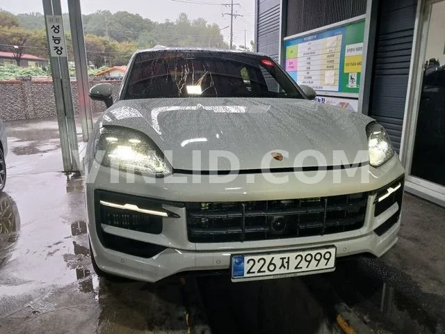 2025 Porsche Cayenne COUPE (5 Seater) - Photo 1