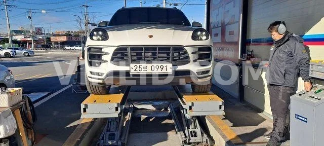 2016 Porsche Macan Turbo - Photo 1