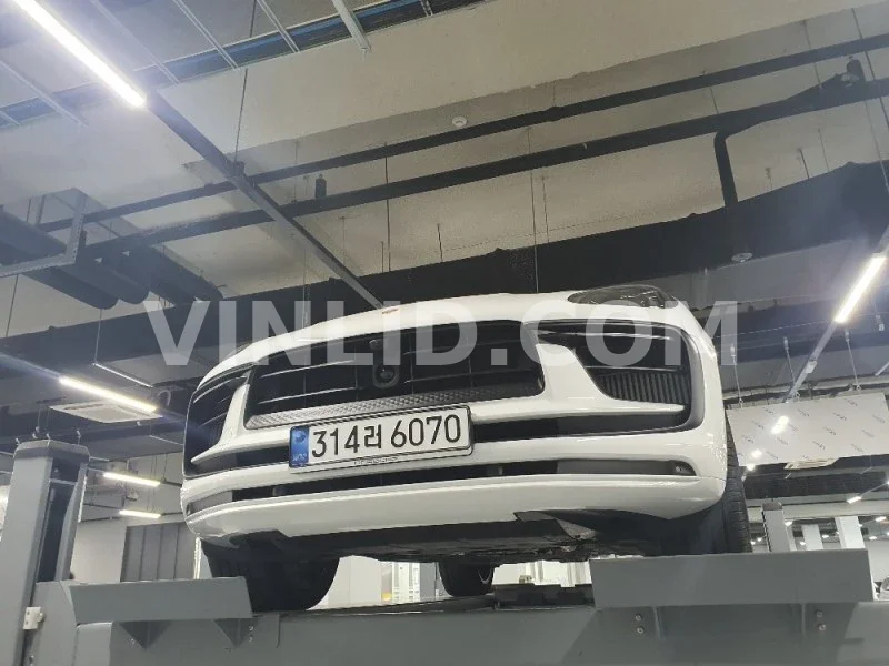 2022 Porsche Macan S - Photo 1