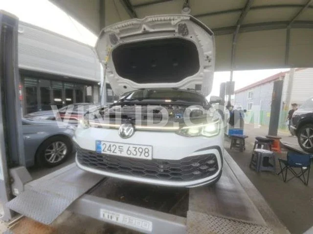 2024 Volkswagen Golf - Photo 1