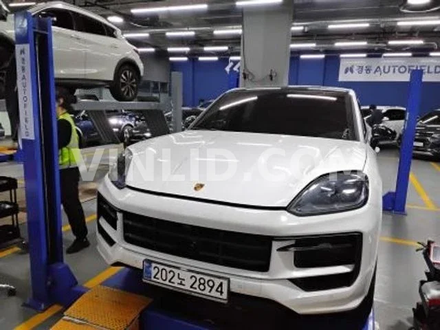 2024 Porsche Cayenne - Photo 1
