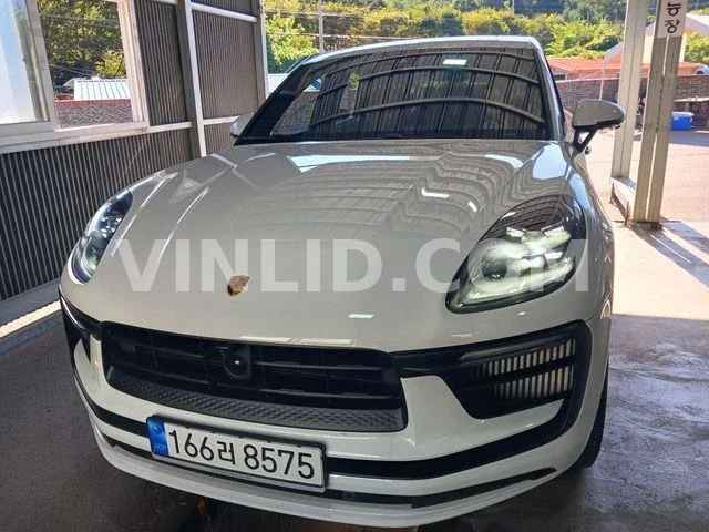 2022 Porsche Macan S - Photo 1