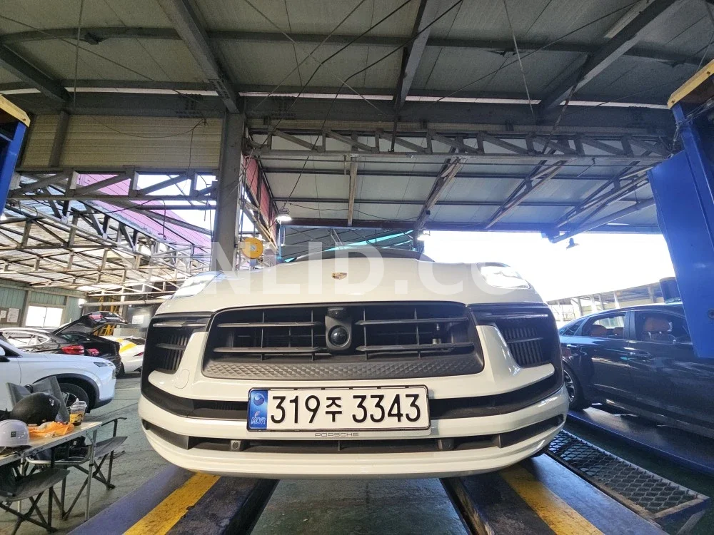 2023 Porsche Macan S - Photo 1