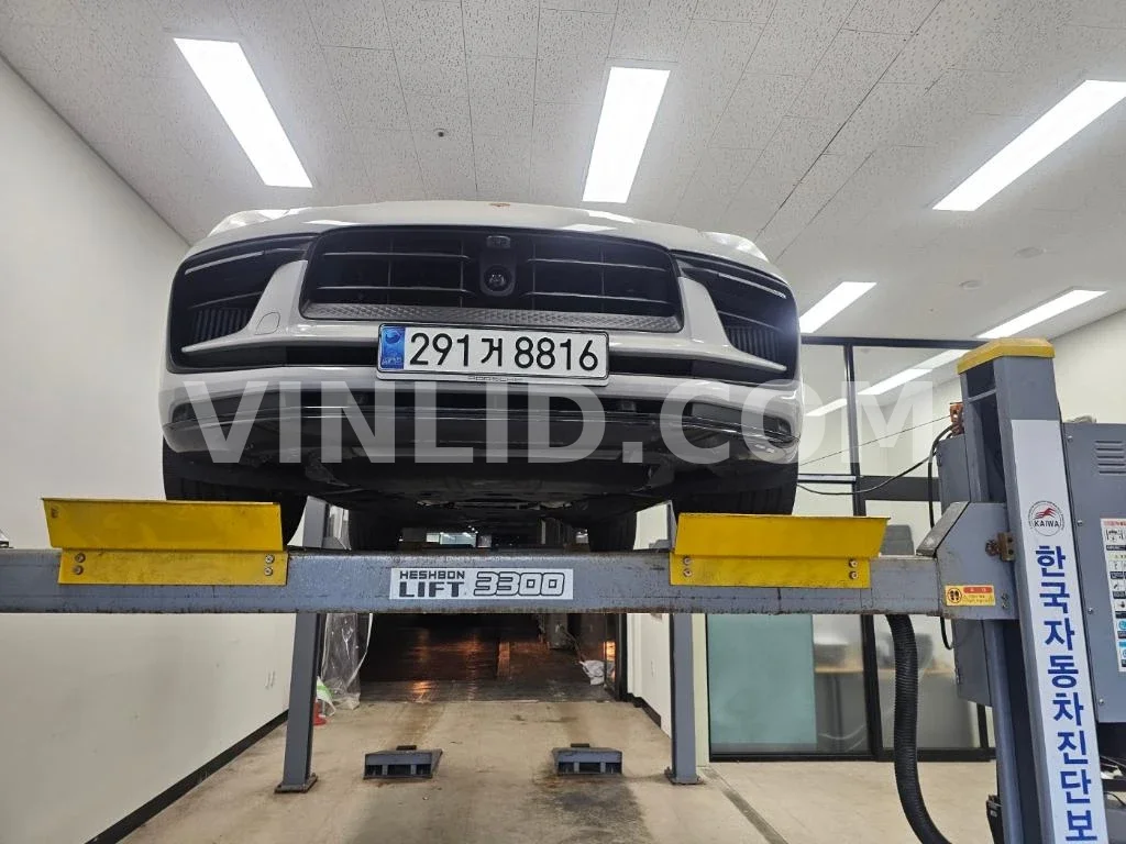 2022 Porsche Macan S - Photo 1