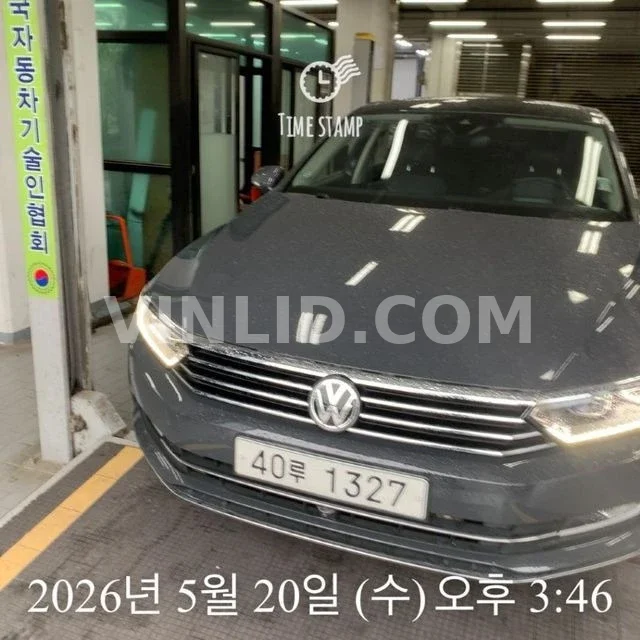 2018 Volkswagen Passat - Photo 1