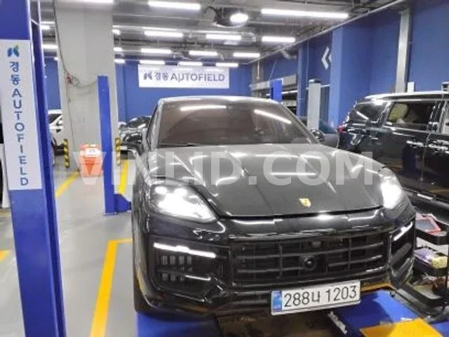 2024 Porsche Cayenne - Photo 1