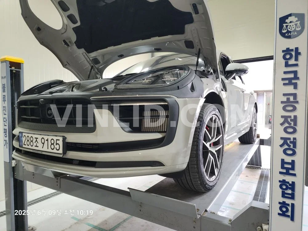 2023 Porsche Macan S - Photo 1