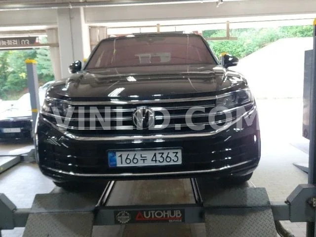 2025 Volkswagen Touareg - Photo 1