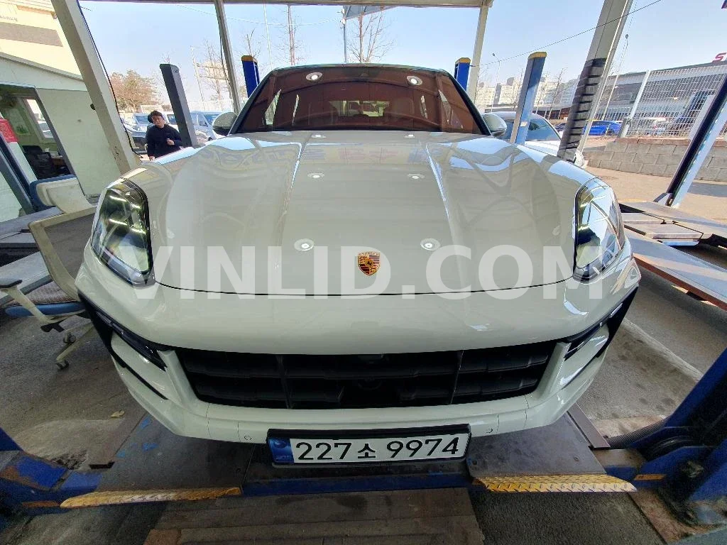2024 Porsche Cayenne COUPE (5 Seater) - Photo 1