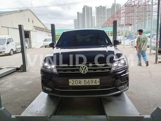 2018 Volkswagen Tiguan - Photo 1