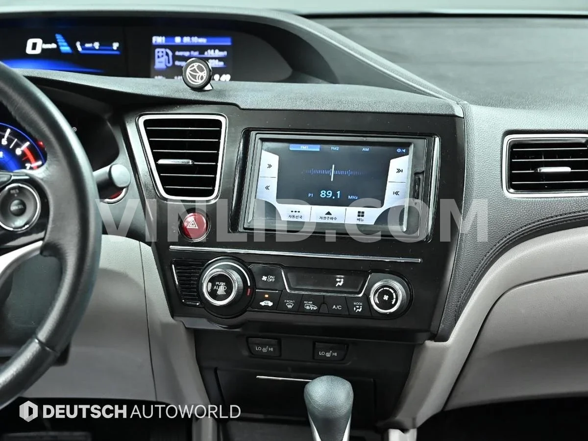2013 Honda Civic Hybrid - Photo 14