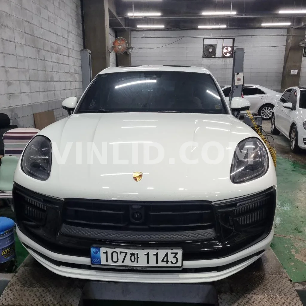 2023 Porsche Macan S - Photo 1