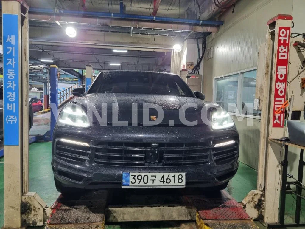 2021 Porsche Cayenne COUPE (5 Seater) - Photo 1