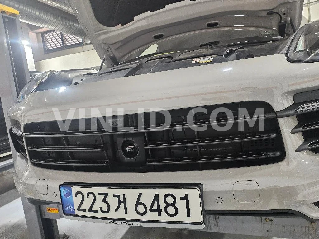 2023 Porsche Cayenne E-Hybrid COUPE (5 Seater) - Photo 1