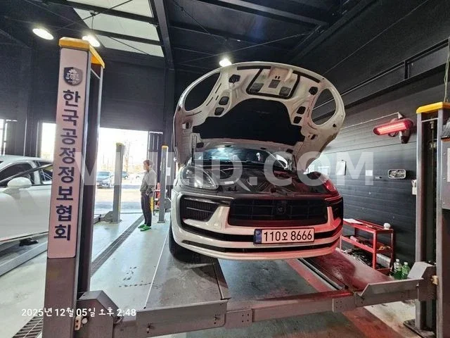 2022 Porsche Macan - Photo 1