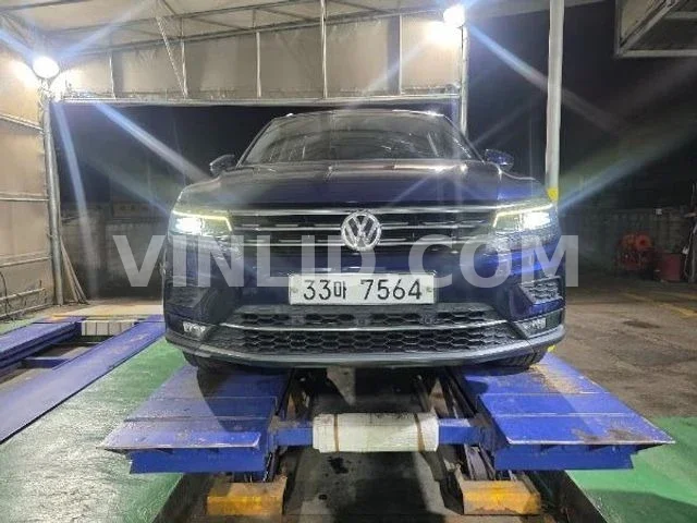 2018 Volkswagen Tiguan - Photo 1