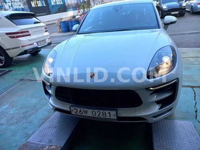 2016 Porsche Macan - Photo 1