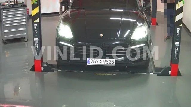 2023 Porsche Cayenne - Photo 1