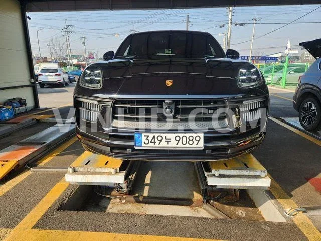 2023 Porsche Macan S - Photo 1