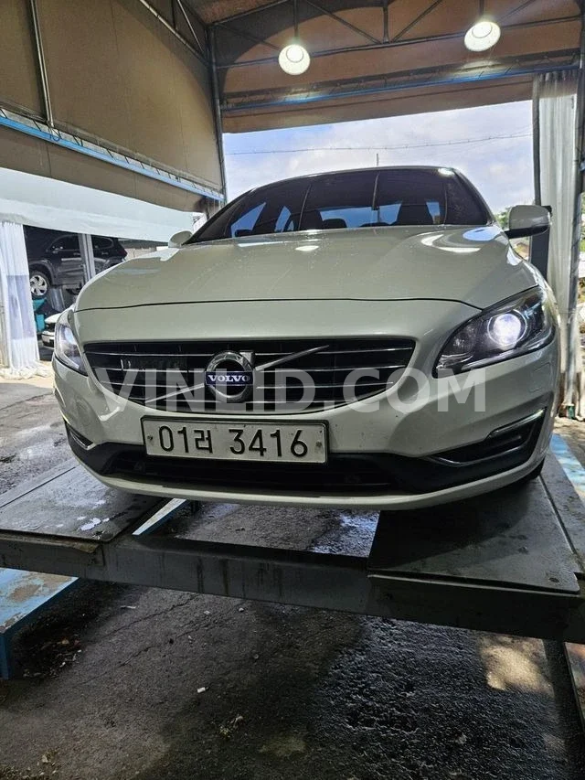 2017 Volvo S60 - Photo 1