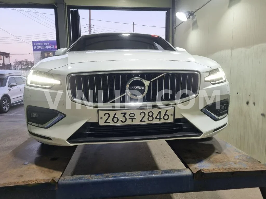 2020 Volvo S60T5 - Photo 1