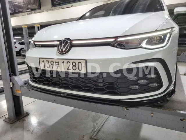 2024 Volkswagen Golf - Photo 1