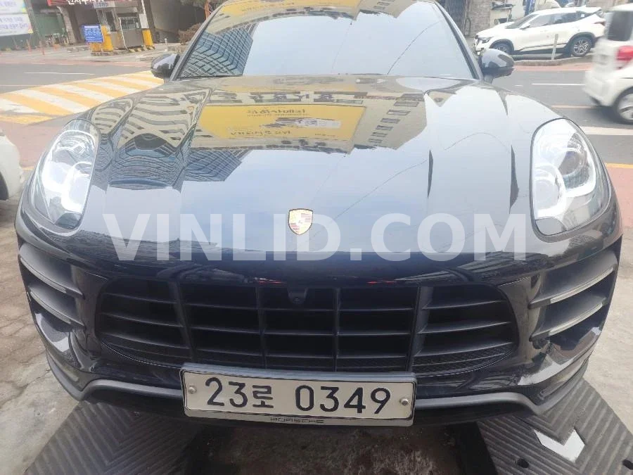 2017 Porsche Macan Turbo - Photo 1