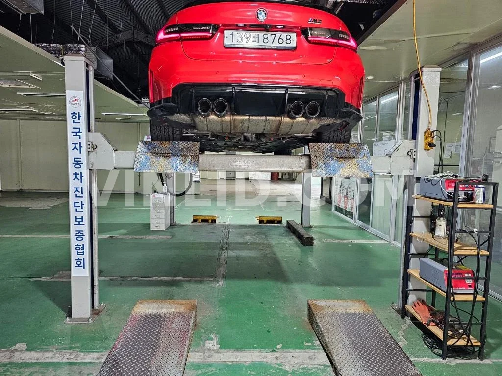 2021 BMW M3 Competition - Photo 2