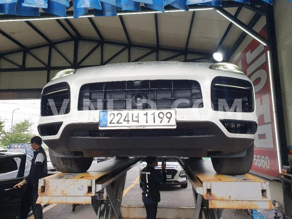 2023 Porsche Cayenne E-Hybrid COUPE (5 Seater) - Photo 1