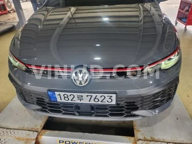 2025 Volkswagen Golf - Photo 1