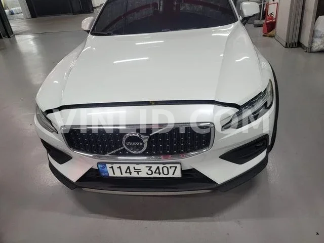 2020 Volvo V60 - Photo 1