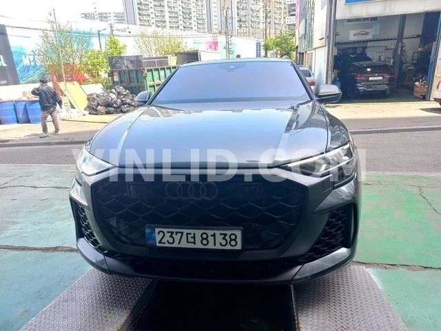 2025 Audi RSQ 8 - Photo 1