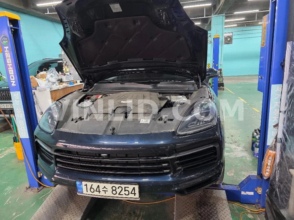 2021 Porsche Cayenne COUPE (5 Seater ) - Photo 1