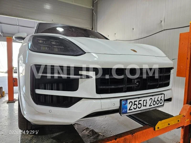 2025 Porsche Cayenne - Photo 1