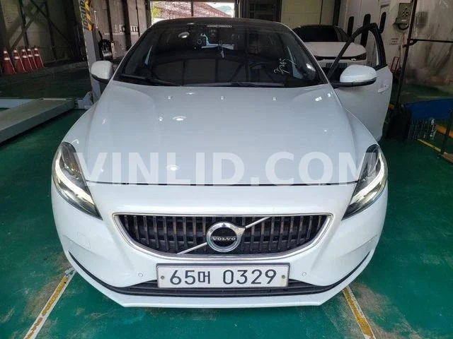 2016 Volvo V40 - Photo 1