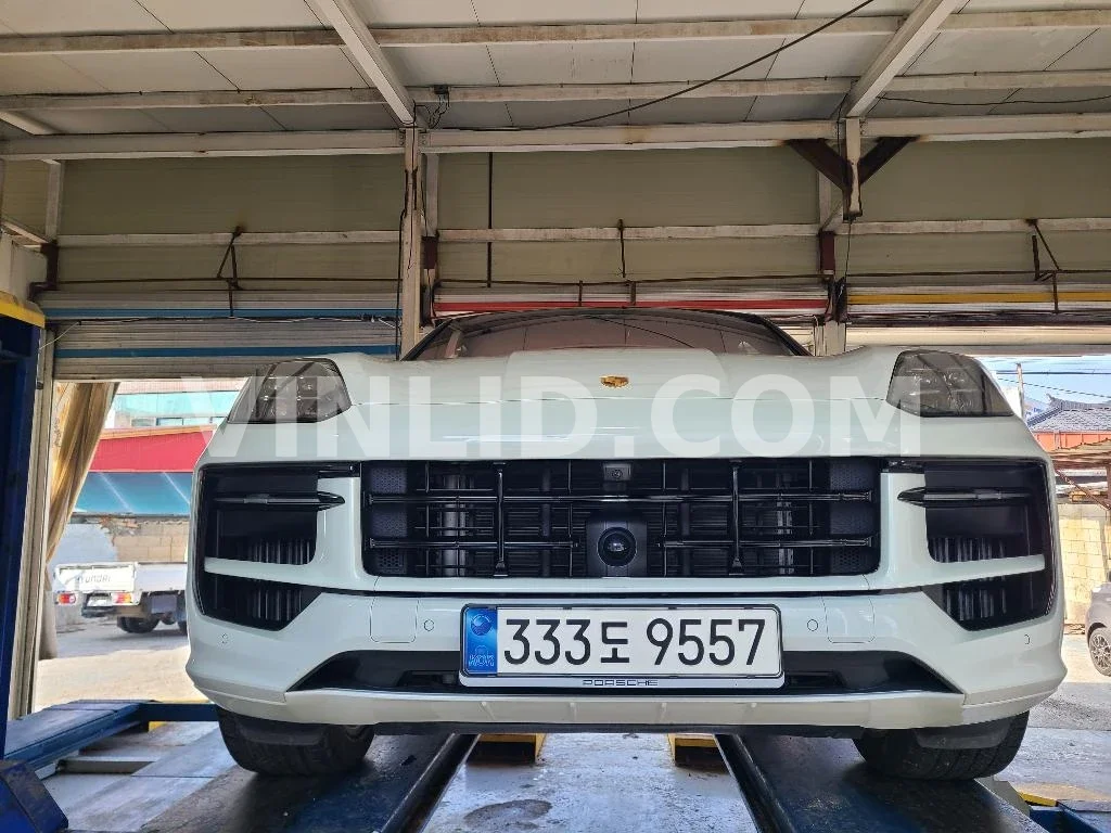 2024 Porsche Cayenne COUPE (5 Seater) - Photo 1