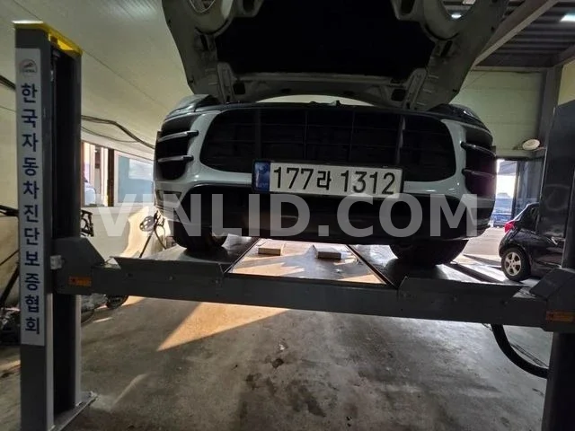2016 Porsche Macan - Photo 1