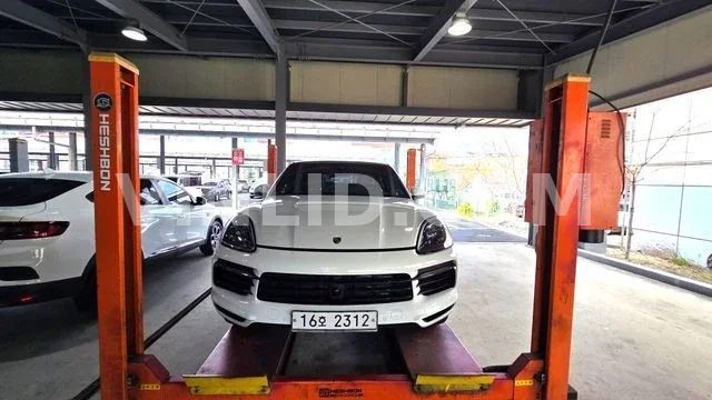 2020 Porsche Cayenne - Photo 1