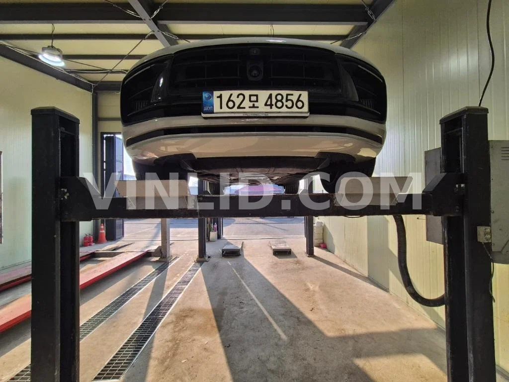 2022 Porsche Macan S - Photo 1